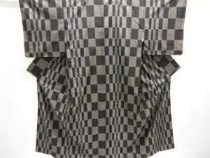 市松に草葉模様織り出し本場泥大島紬着物（7マルキ）